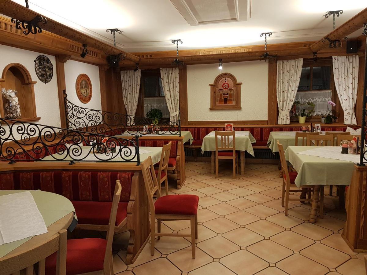 Gasthof - Restaurant Loecker Radstadt Exterior foto